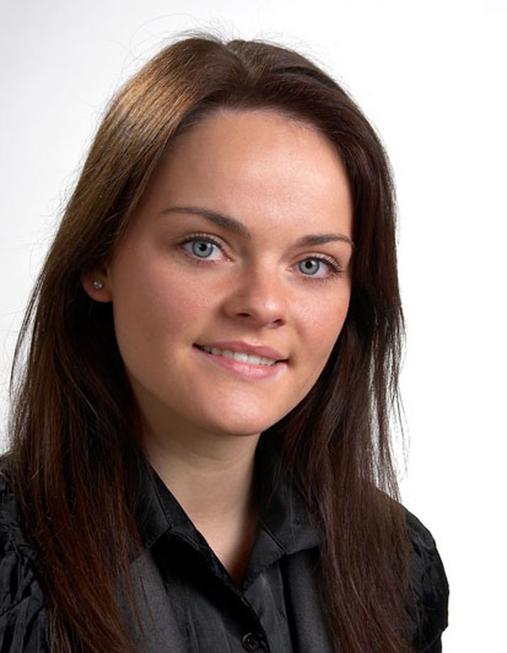 Hjördís Birna Hjartardóttir er lögmaður um 100 kennara sem krefja menntamálaráðuneytið um skýringar á útgáfu starfsleyfa kennara.  Kennararnir telja að brotið hafi verið á þeim við útgáfu starfsleyfa.