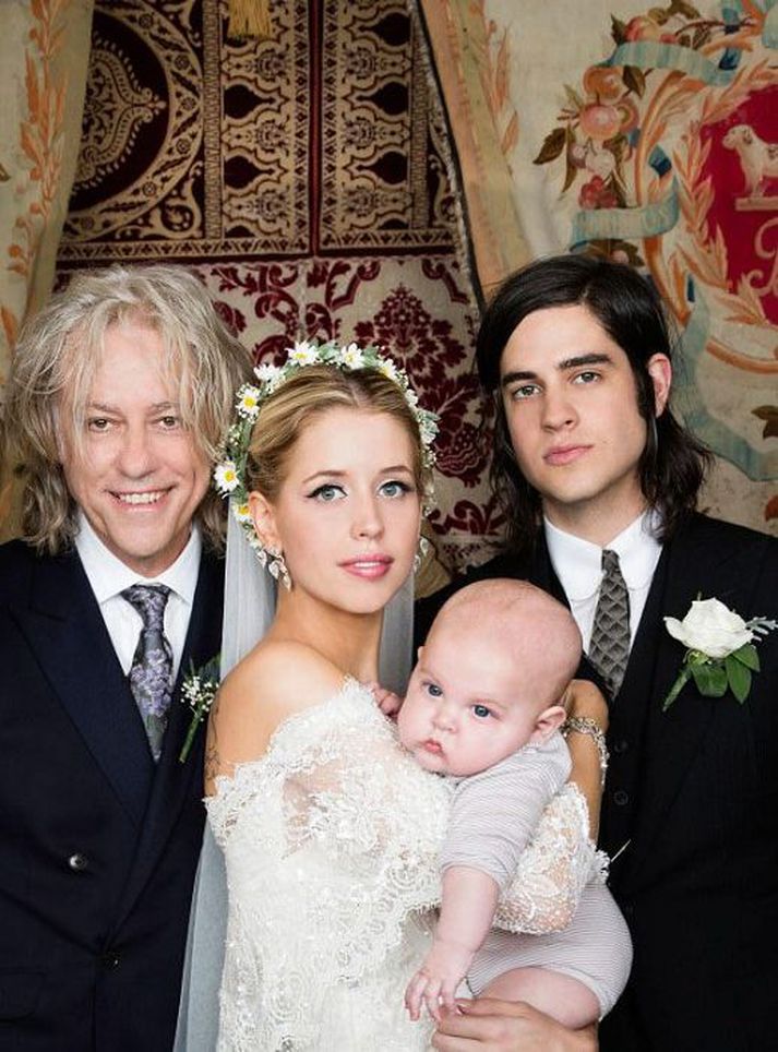 Peaches giftist Thomas Cohen árið 2012. Á myndinni er sonur þeirra, Astala, og faðir hennar, Bob Geldof.