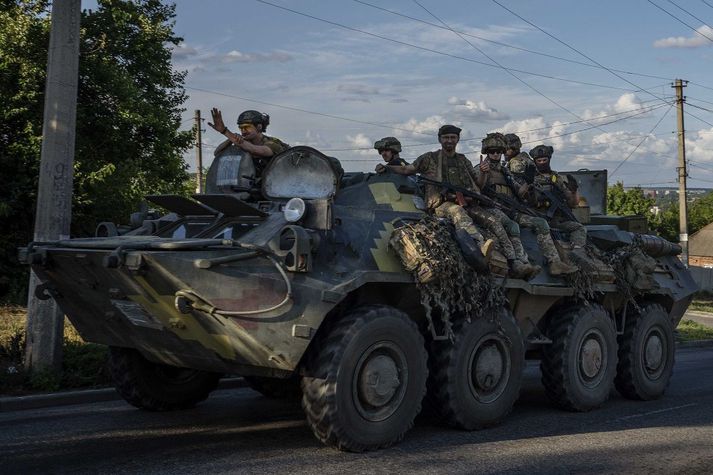 Úkraínskir hermenn í Donetsk. Úkraínumenn segja mikla þörf á fleiri skrið- og bryndrekum.