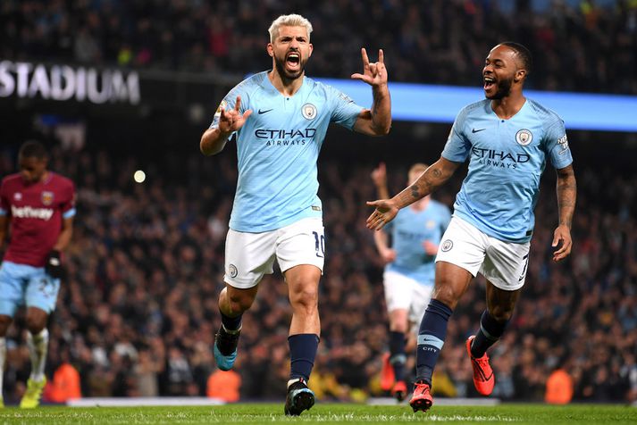 Sergio Aguero og Raheem Sterling fagna marki hjá Manchester City.
