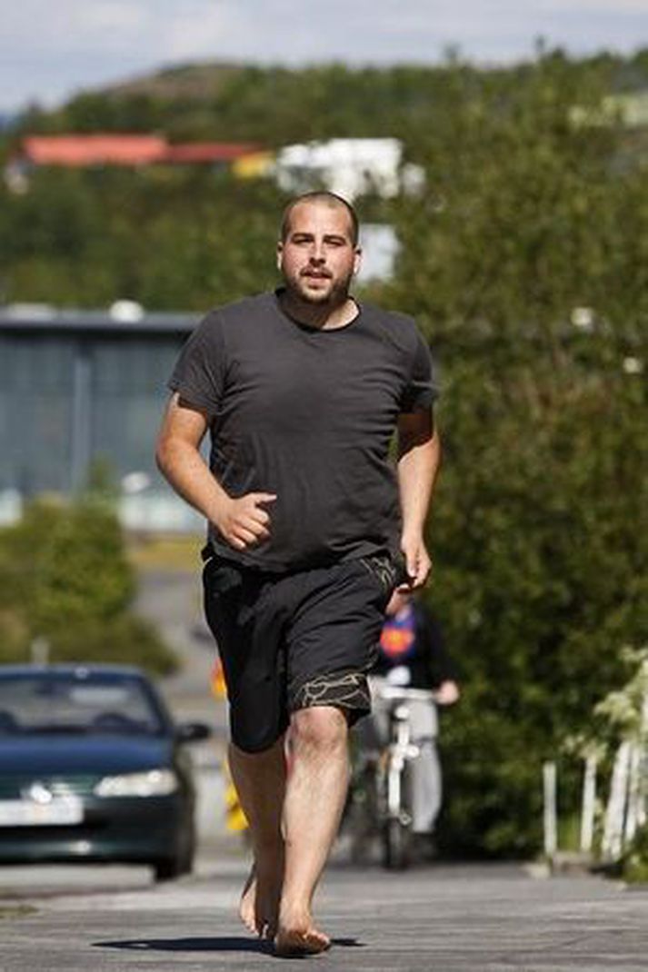 Eyvindur Karlsson segist ekki svo harður að hann hlaupi berfættur að vetrarlagi.