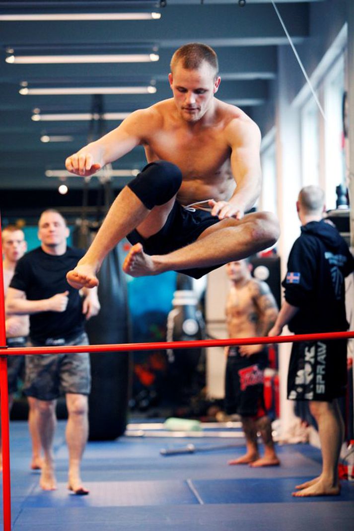 Gunnar Nelson á æfingu hjá Mjölni.