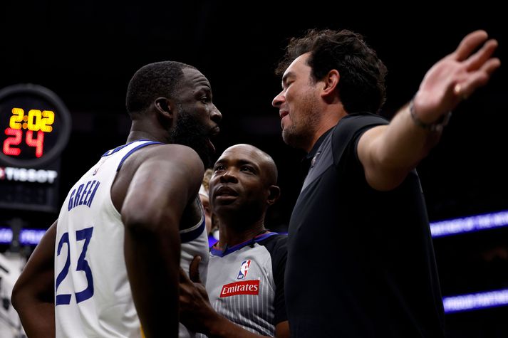 Draymond Green fór að deila við stuðningsmanna New Orleans Pelicans í miðjum leik.