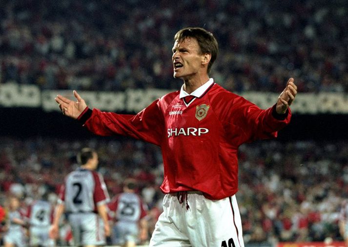 Sheringham fagnar frægu marki sínu gegn Bayern München í úrslitum Meistaradeildarinnar árið 1999.