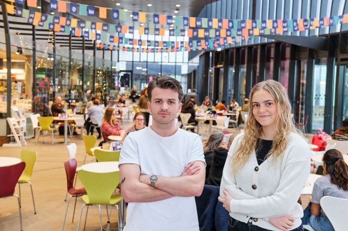 Áætlað er að nemendur Háskóla Íslands verji um 61 milljarði á ári í kaup á vörum og þjónustu. Arent Orri J. Claessen forseti Stúdentaráðs HÍ og Sigurbjörg Guðmundsdóttir varaforseti segja að fyrirtæki eigi ekki að vanmeta þennan hóp. Nú sé kallað til þess að fyrirtæki sýni í verki aðgerðir í sjálfbærnimálum. 