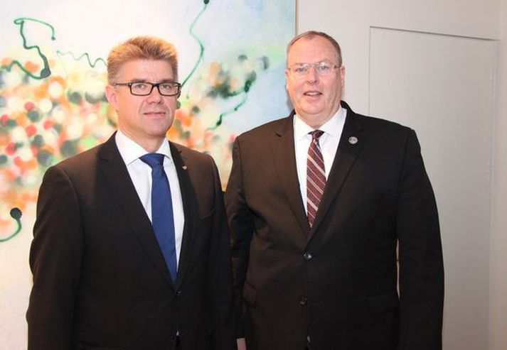 Gunnar Bragi Sveinsson utanríkisráðherra og Robert Work, varavarnarmálaráðherra Bandaríkjanna.