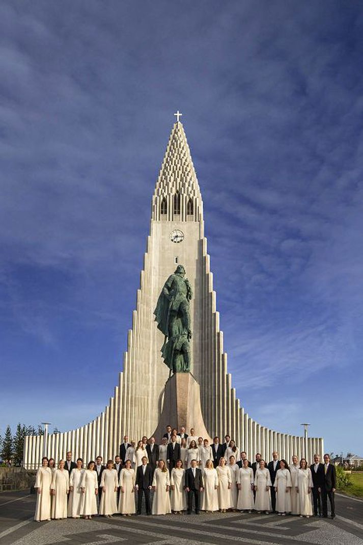 Mótettukórinn heldur brottfarartónleika á morgun.