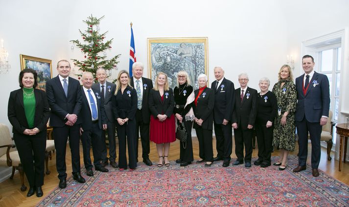 Orðuhafar með forsetahjónunum á Bessastöðum í dag.