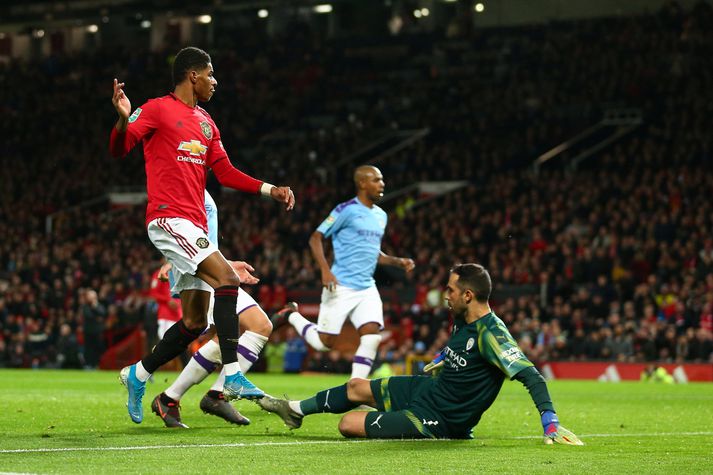 Rashford skorar eina mark United gegn City.