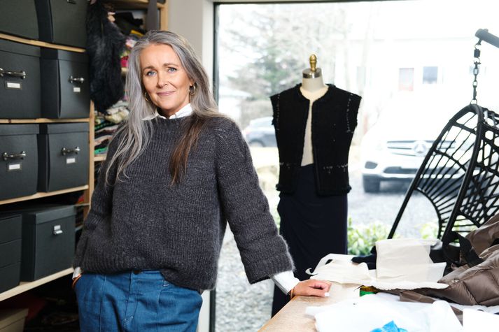 Jógakennarinn, tískugyðjan og lífskúnstnerinn Ragnhildur Eiríksdóttir er viðmælandi í Tískutali. 