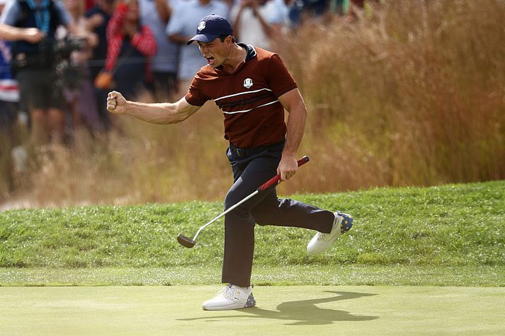 Viktor Hovland fagnar innilega á 17. holu í dag