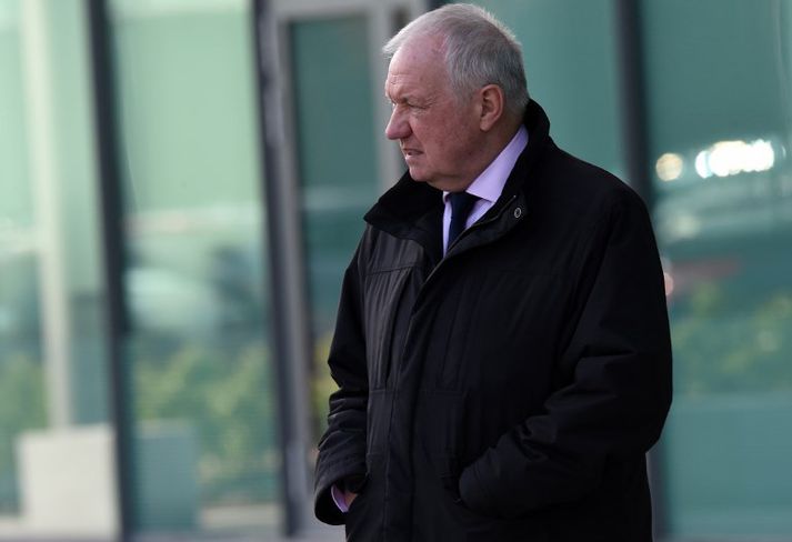 David Duckenfield sagði undirmönnum sýnum að opna hlið stúku sem var þegar full af stuðningsmönnum Liverpool. Hátt í hundrað manns létust í troðningnum sem fylgdi.