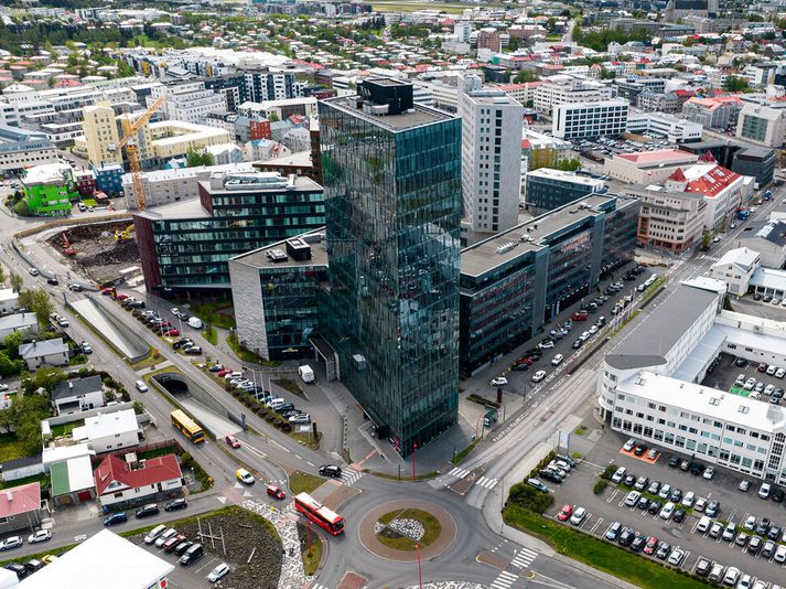 Árásin átti sér stað í bílakjallaranum undir Höfðatorgi. 