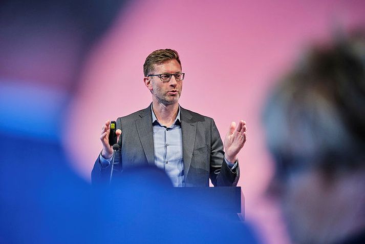 Jón Guðni Ómarsson er bankastjóri Íslandsbanka. Hann hefur sagt áhuga almennings á útboðinu hafa verið framar björtustu vonum stjórnenda bankans.