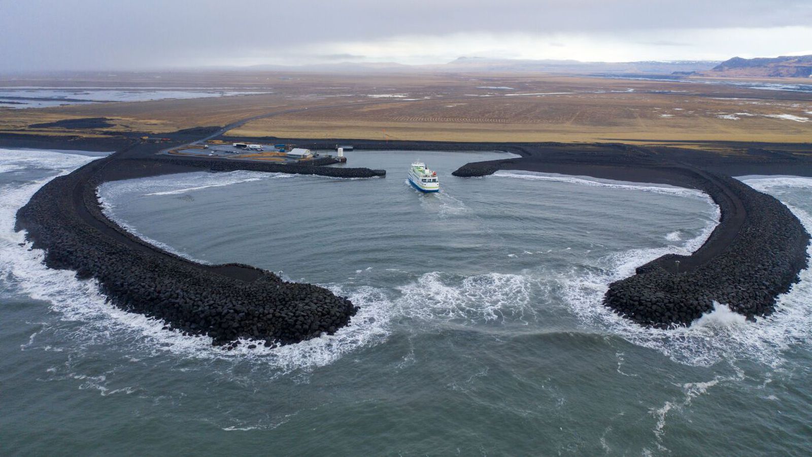 Unnið að til­lögum um lengingu brim­varnar­garða Land­eyja­hafnar