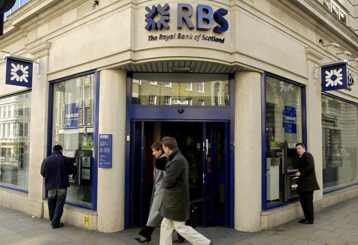 Fyrir utan eitt útibúa Royal Bank of Scotland.