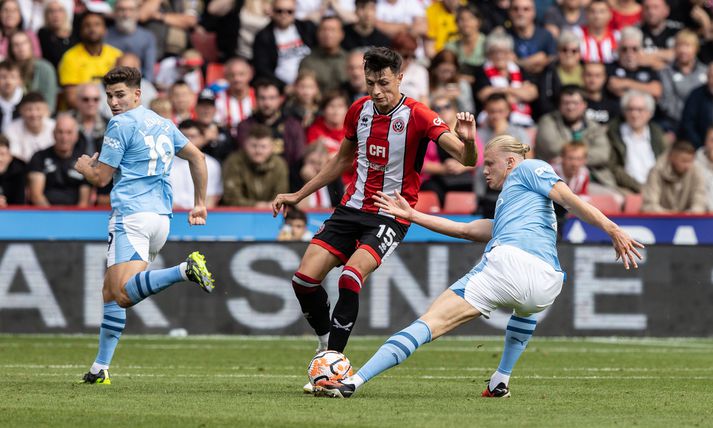 Anel Ahmedhodzic í baráttunn við Erling Haaland í leik Sheffield United og Manchester City á dögunum.