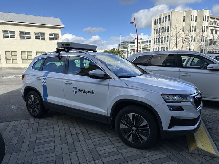Þessi bíll er notaður til að sinna rafrænu eftirliti með bílum í bílastæðum miðborgarinnar.