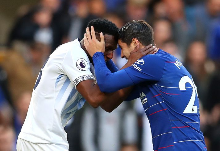 Morata og Yerri Mina í leik Everton og Chelsea á dögunum.