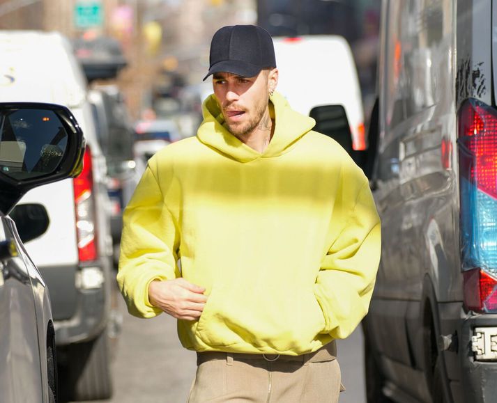 Justin Bieber segist meðvitaður um að hann sé „skemmdur“ en hann geti ekki bætt sig.