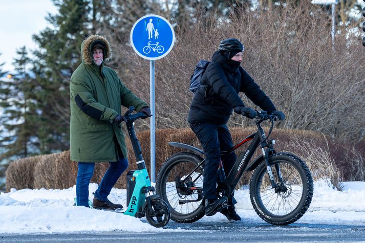 Það gæti verið nokkuð blautt í dag og er víðast hvar á landinu gul viðvörun og nokkur vindur. 