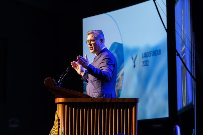 Bjarni Benediktsson fór yfir víðan völl í setningarræðu sinni í Laugardalshöll síðdegis í dag. Hann lagði meðal annars til þess að skattar yrðu lækkaðir og skaut því næst föstum skotum á Samfylkinguna.