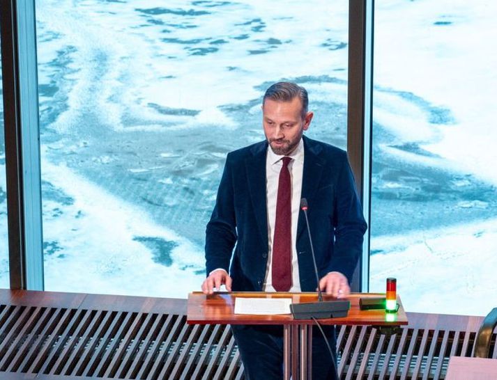 Einar Þorsteinsson er borgarstjóri.