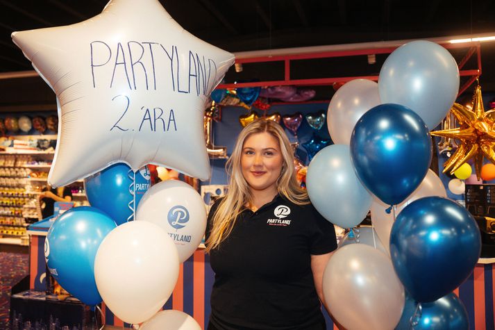 „Við ætlum að halda upp á afmælið með stæl,“ segir Kamilla Birta Guðjónsdóttir, markaðsstjóri Partyland. Verslunin býður upp á 20% afslátt af öllum vörum fram á sunnudag.