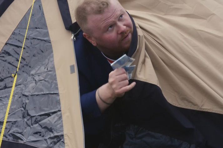 Bolli fer á kostum í atriðinu.