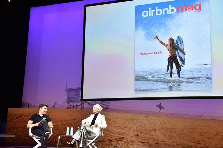 Brian Chesky (til vinstri), stofnandi og framkvæmdastjóri Airbnb, á ráðstefnu í Los Angeles í nóvember.