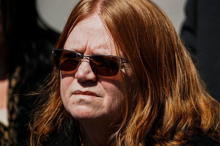 Ása er íslensk fyrrverandi eiginkona og barnsmóðir Heuermann. 