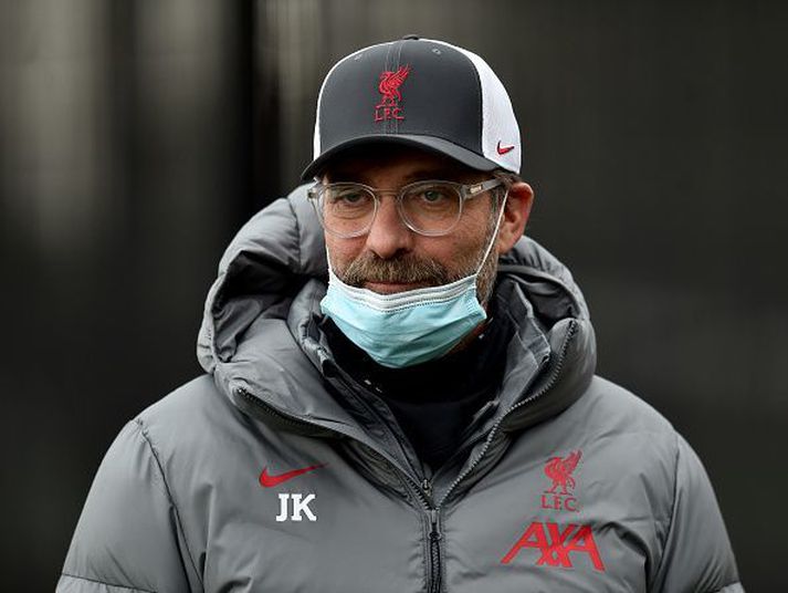 Jurgen Klopp með grímu á æfingu dagsins.