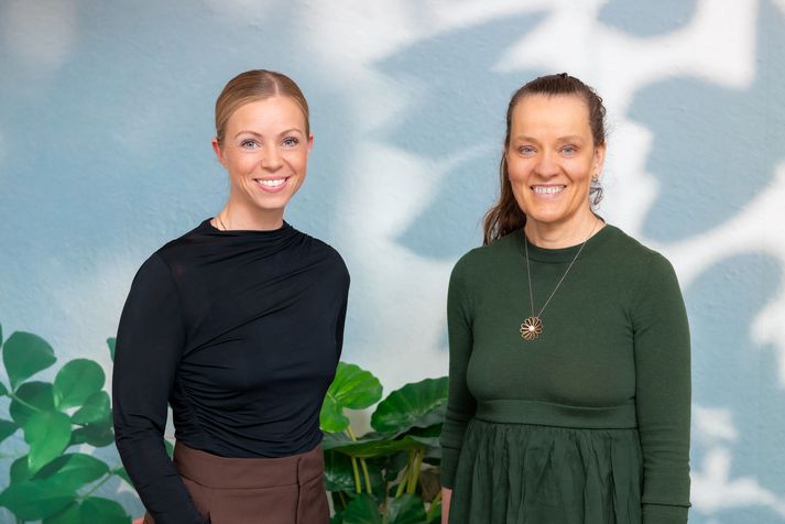 Karen Ósk Gylfadóttir, framkvæmdastjóri Lyfju og Kolbrún Björnsdóttir, grasalæknir og stofnandi Jurtaapóteksins.