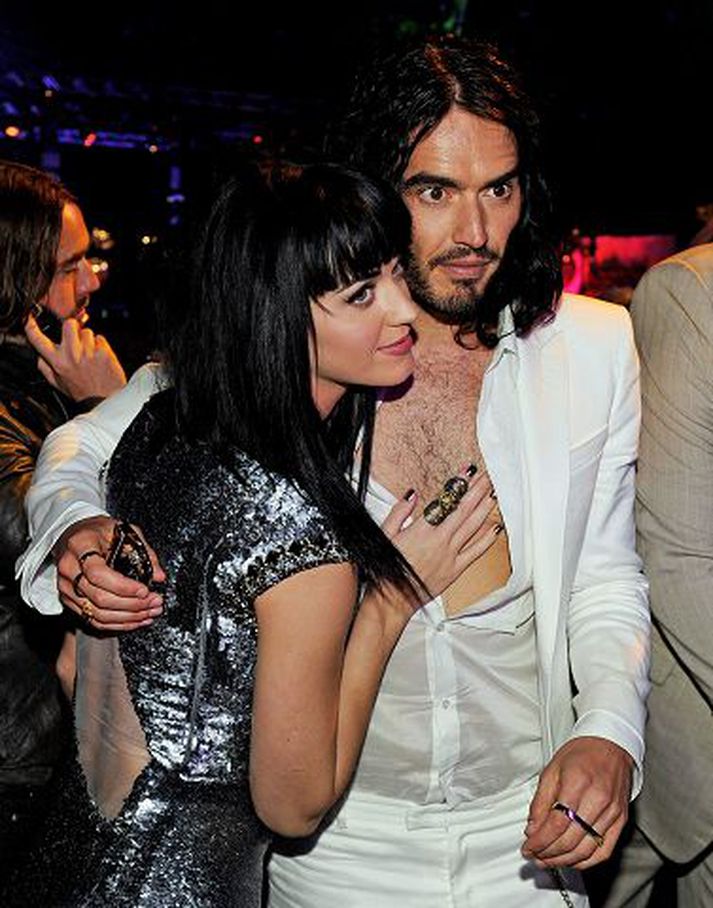 Katy Perry og Russell Brand eru afar ástfangin eins og myndin sýnir.