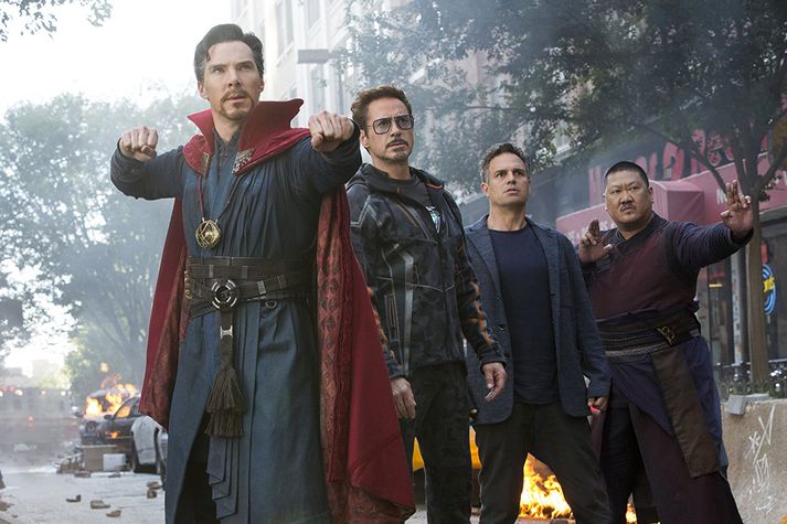 Dr. Strange, Tony Stark, Bruce Banner og Wong í Infinity War. Þetta eru fjórir af um fjörutíu karakterum sem eru í þessari miklu mynd sem á sér um tíu ára forsögu.