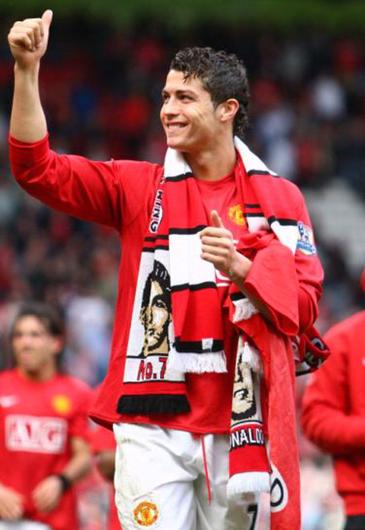Cristiano Ronaldo fagnar Englandsmeistaratitli Manchester United.