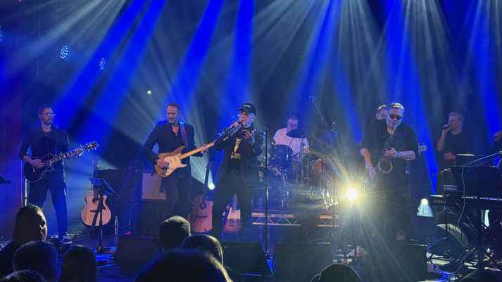 Herbert Guðmundsson hélt tónleika í Bæjarbíói á föstudaginn þar sem hann fór yfir feril sinn með góðum hópi.