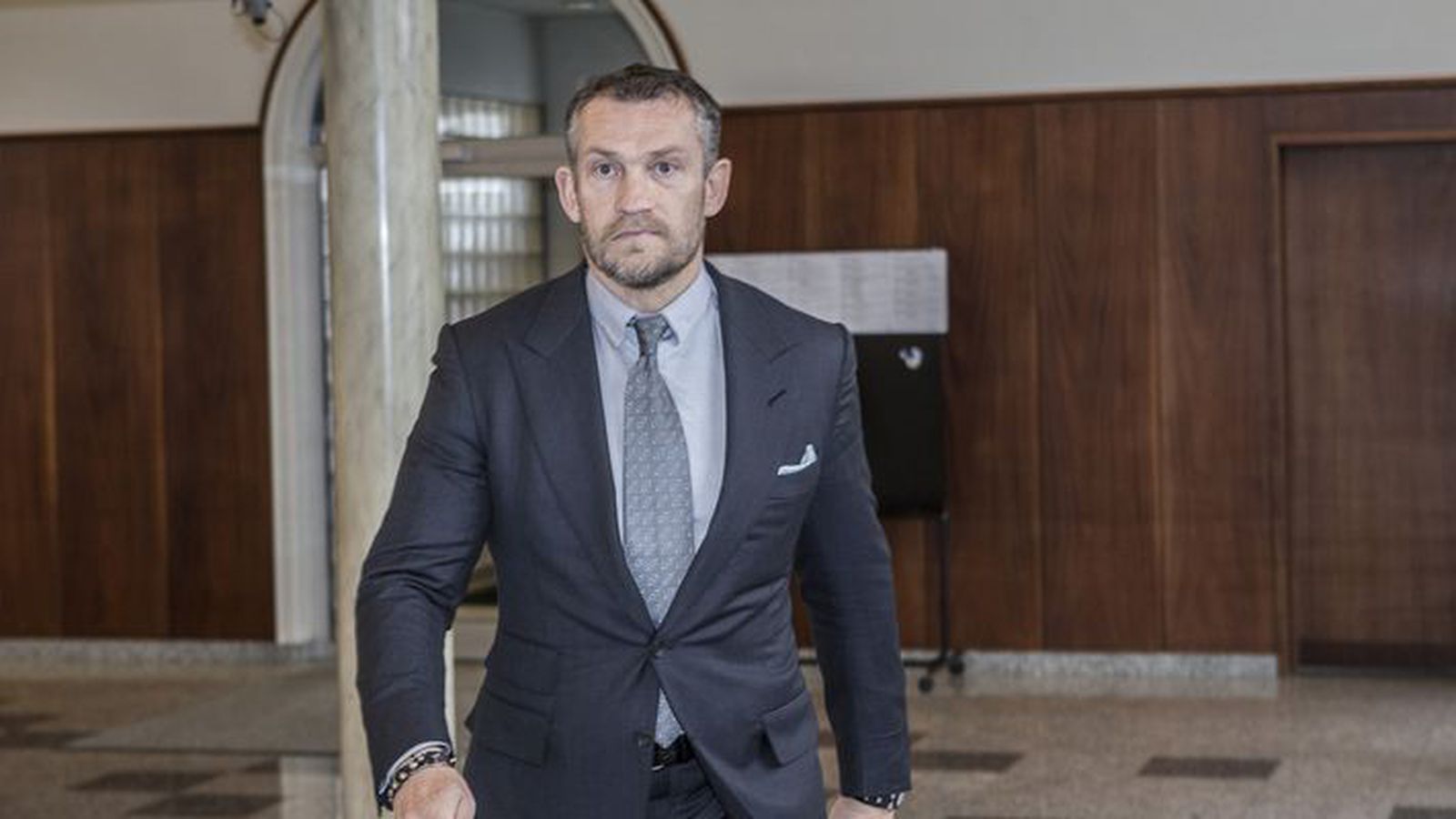 Krefja Björg­ólf og Birgi um hundruð milljóna vegna njósnanna