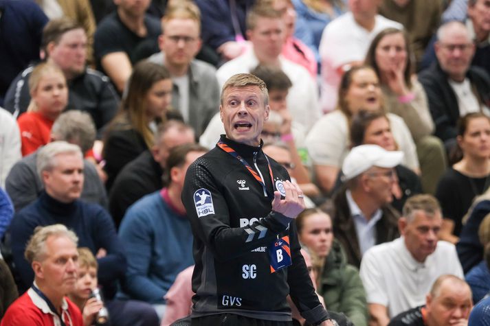 Guðjón Valur Sigurðsson á hliðarlínunni í Kaplakrika í vikunni.