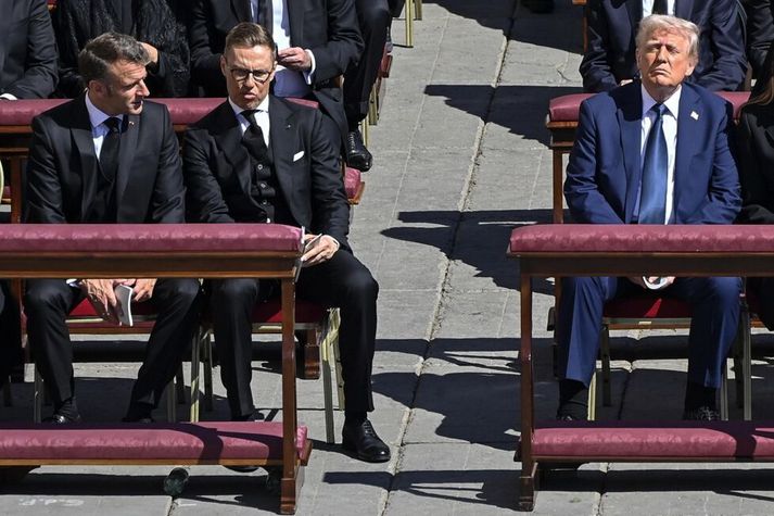 Emanuel Macron Frakklandsforseti, Alexander Stubb Finnlandsforseti og Donald Trump Bandaríkjaforseti á fremsta bekk.