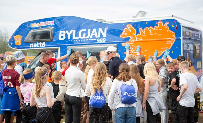 Bylgjulestin verður í Hljómskálagarðinum næsta laugardag. Árleg Götubitahátíð verður haldin þar sömu helgi og boðið verður upp á sumarleik Bylgjulestarinnar sem nefnist Tengiru?