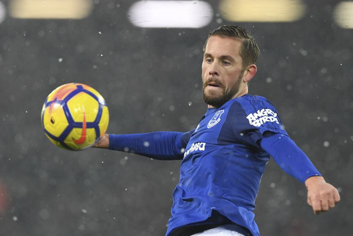 Gylfi vinnur mikla varnarvinnu í leikjum Everton.