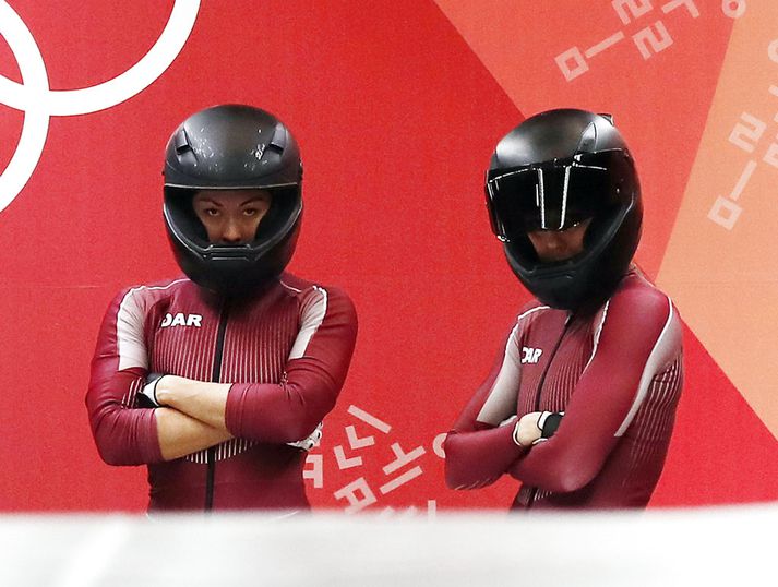 Sergeeva er hér ásamt stöllu sinni í bobsleðakeppninni.