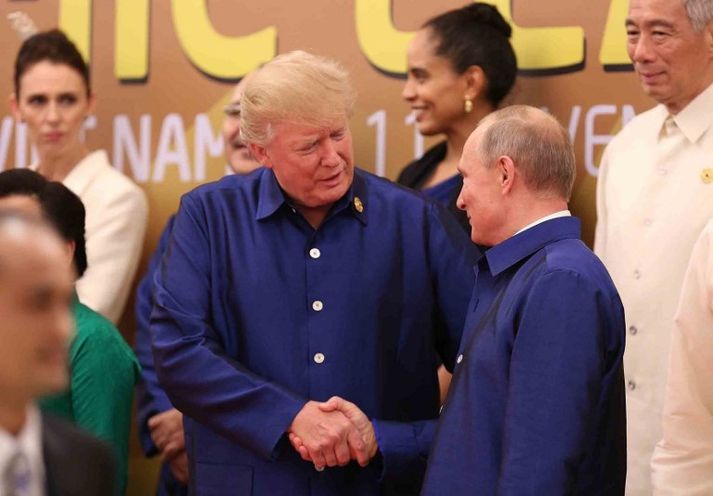 Donald Trump og Vladimír Pútín hittust á leiðtogafundi APEC-ríkja í Víetnam.