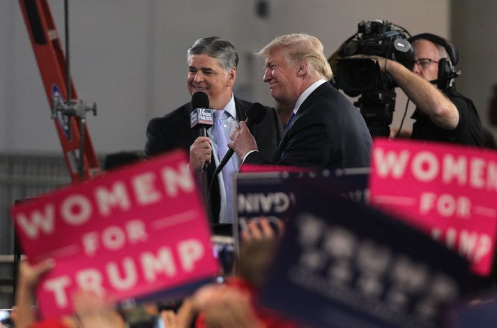 Trump er sagður ráðfæra sig reglulega við sjónvarpsmanninn Sean Hannity (t.v.).