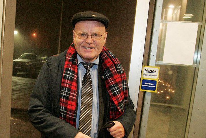 Ómar segir að þjófurinn sé í vanda enda sé ómögulegt að koma stóru myndavélinni í verð.