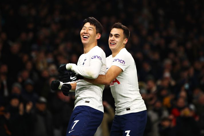 Heung-Min Son og Sergio Reguilon fagna seinna marki Tottenham sem sá fyrrnefndi skoraði og sá síðarnefndi lagði upp.