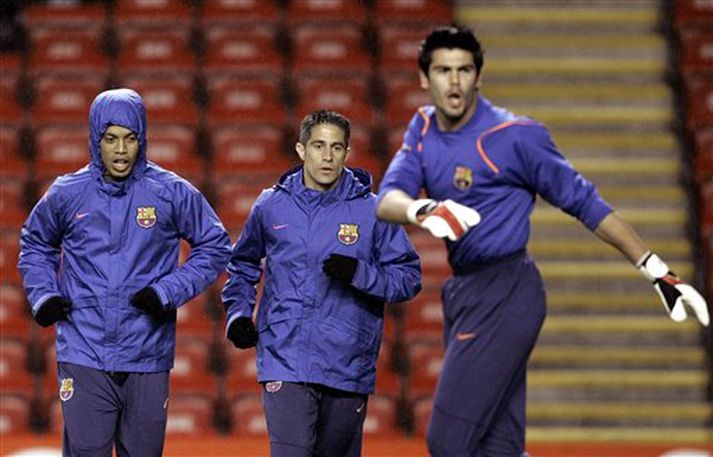 Leikmenn Barcelona á æfingu á Anfield í gær eftir komuna til Liverpool.