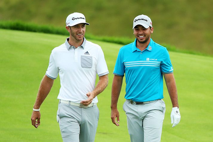 Dustin Johnson og Jason Day voru í góðu skapi í dag.