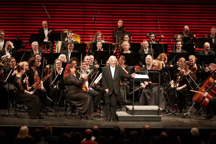 Vladimir Ashkenazy á sínum stað.